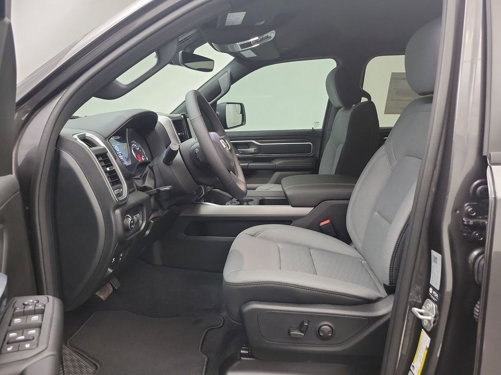 2025 Ram 1500 Big Horn photo 4