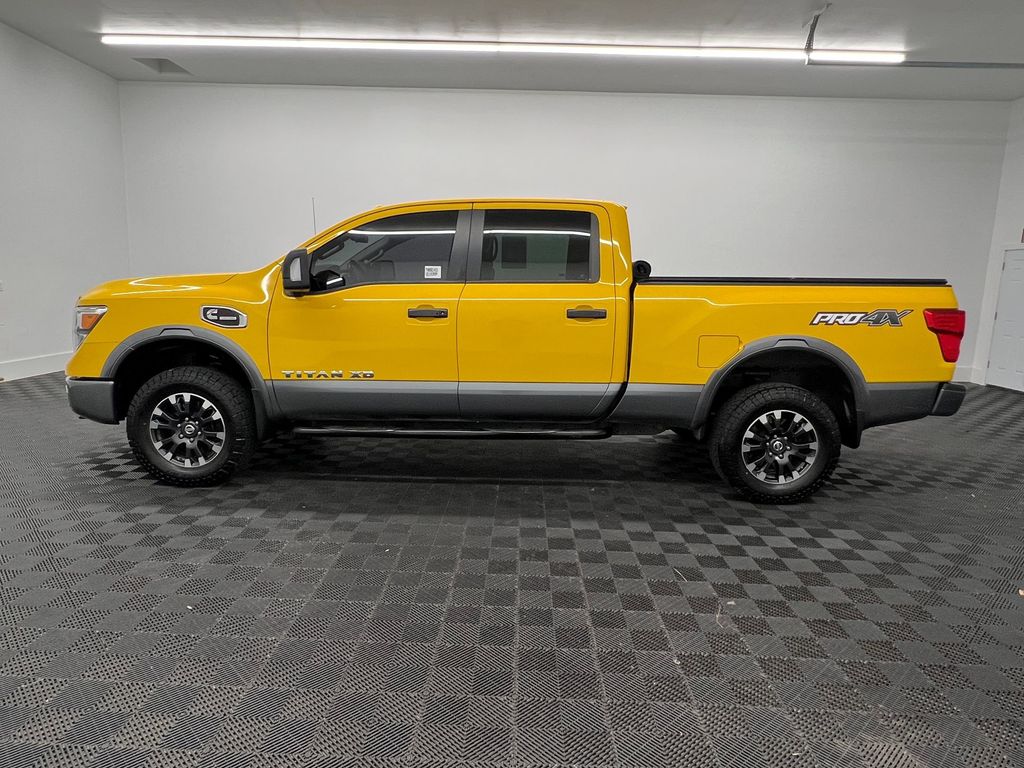 2017 Nissan Titan PRO-4X photo 2