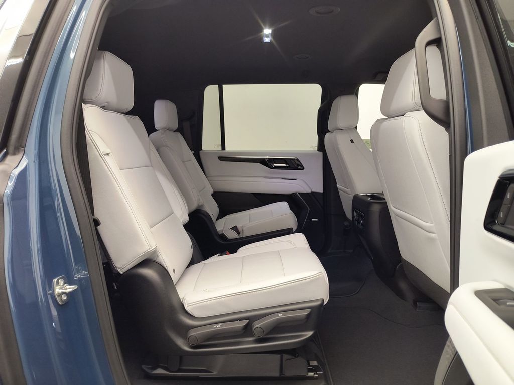 2026 Chevrolet Suburban Premier - Photo 32