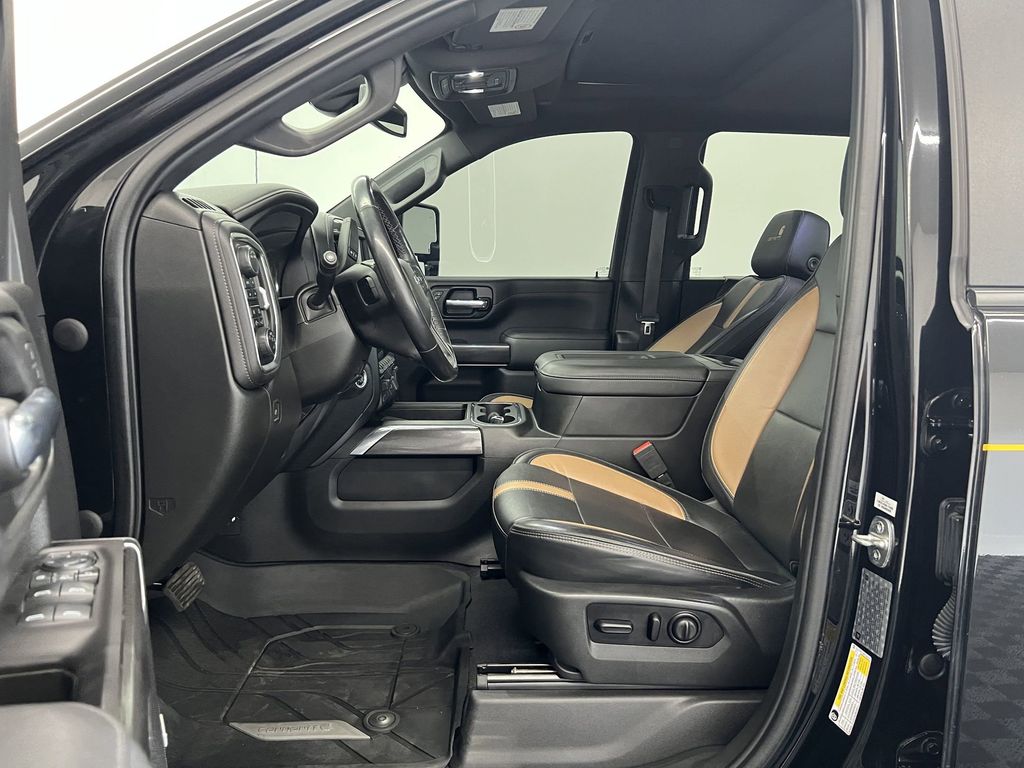 2021 Chevrolet Silverado 2500HD LTZ photo 3