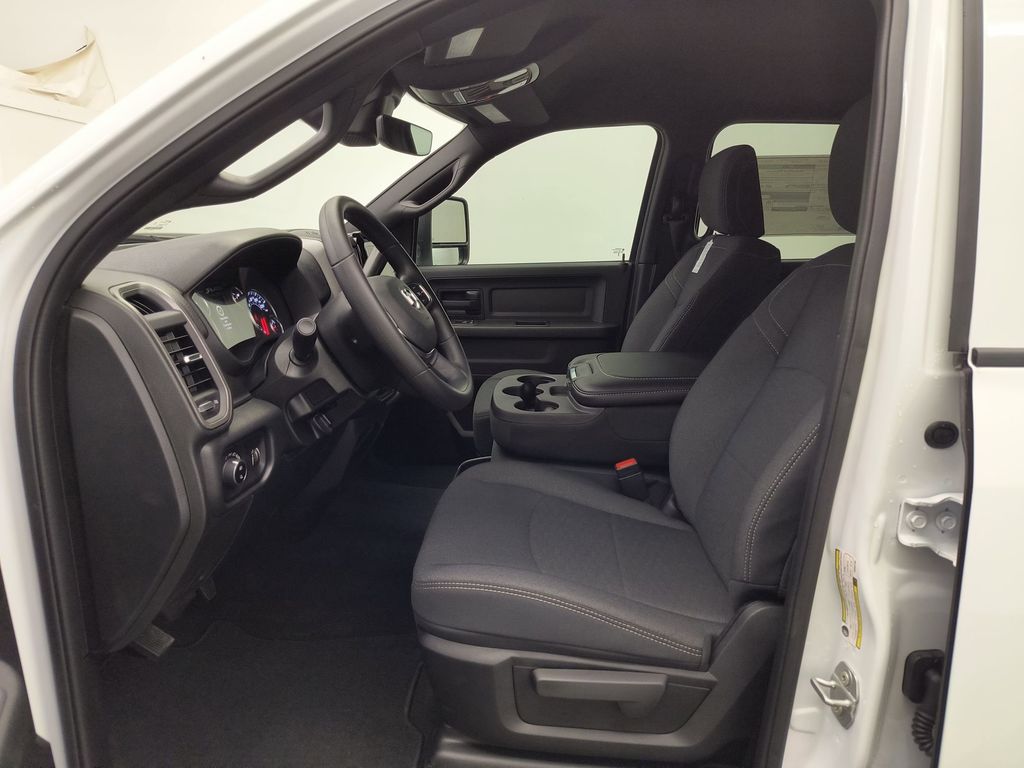 2025 Ram 3500 Tradesman photo 4
