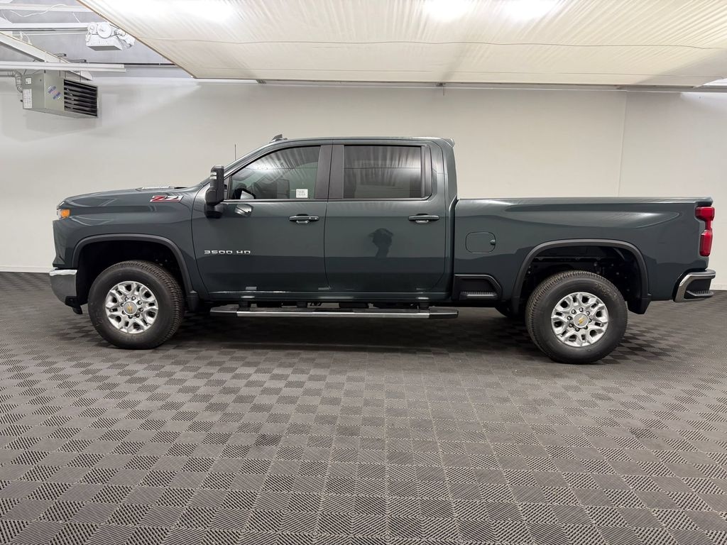 New 2026 Chevrolet Silverado 3500 LT Crew Cab