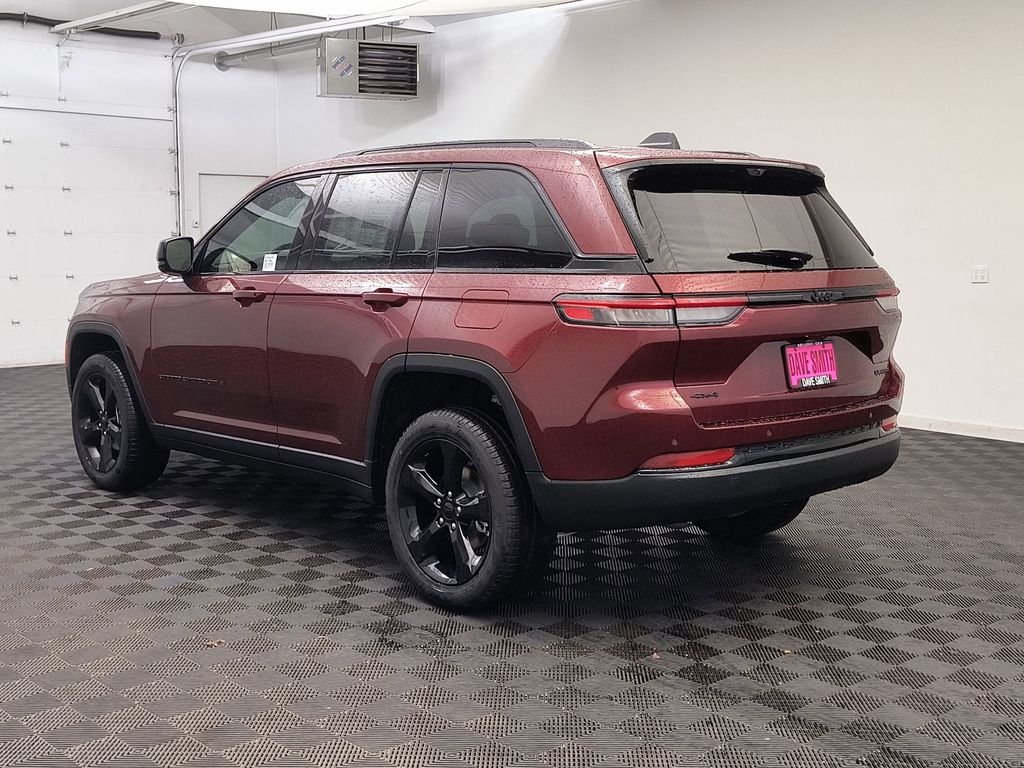 2025 Jeep Grand Cherokee Limited Sport photo 2