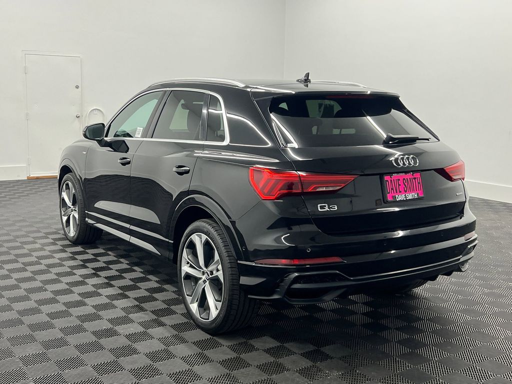 2020 Audi Q3 45 TFSI S line Premium Plus photo 3