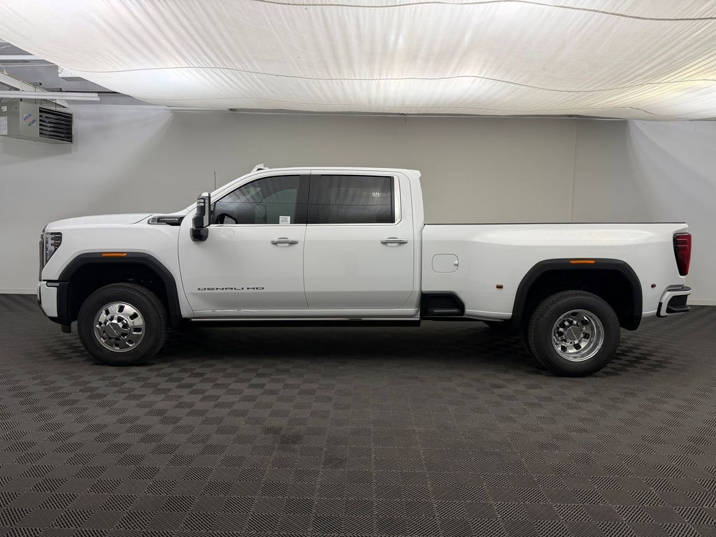New 2026 GMC Sierra 3500 Denali Ultimate DRW Crew Cab