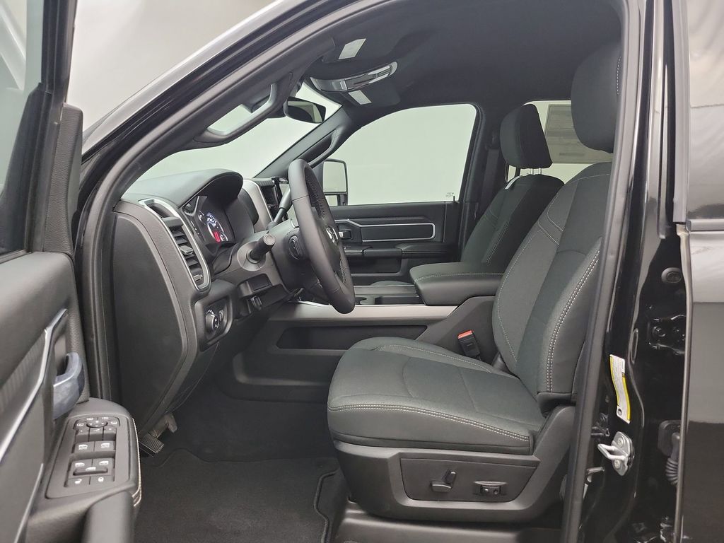 2025 Ram 2500 Big Horn photo 4
