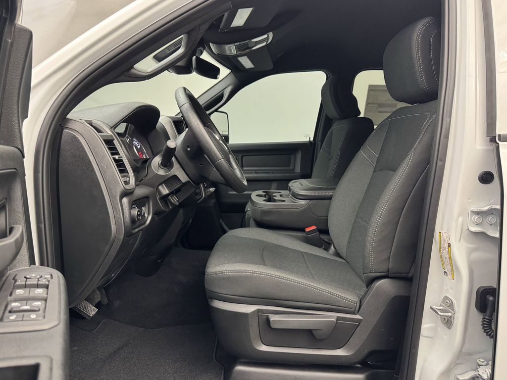 2025 Ram 3500 Tradesman photo 4