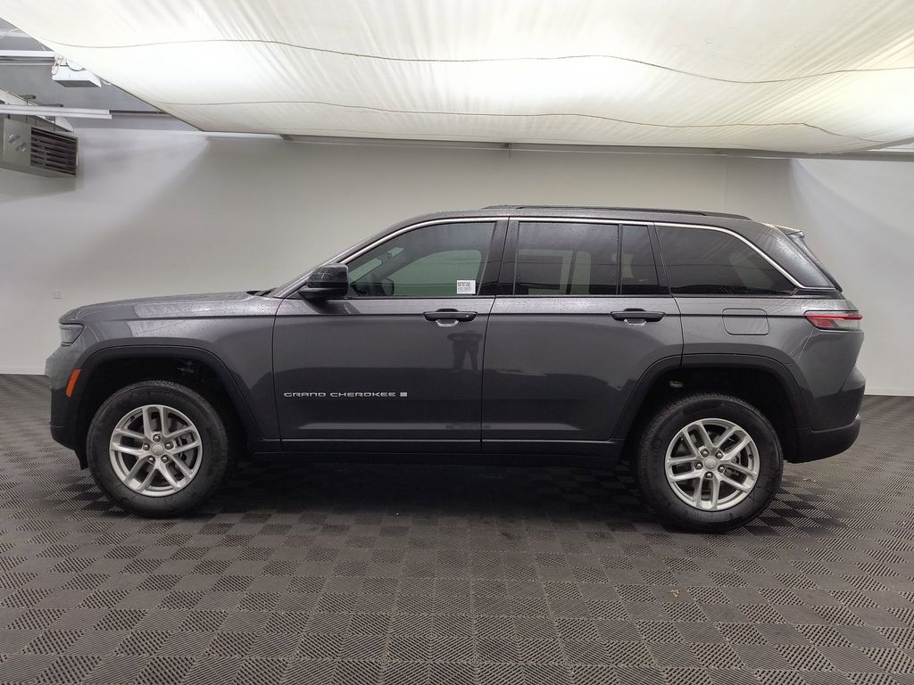 2025 Jeep Grand Cherokee Laredo X photo 2