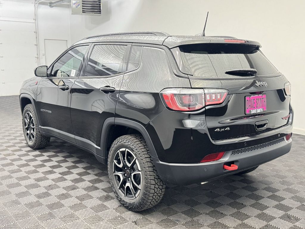 2025 Jeep Compass Trailhawk photo 3