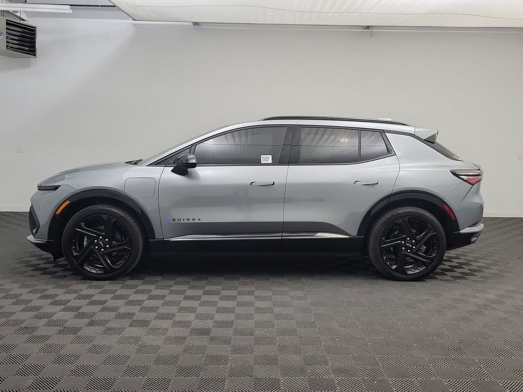 2024 Chevrolet Equinox EV 2RS photo 2