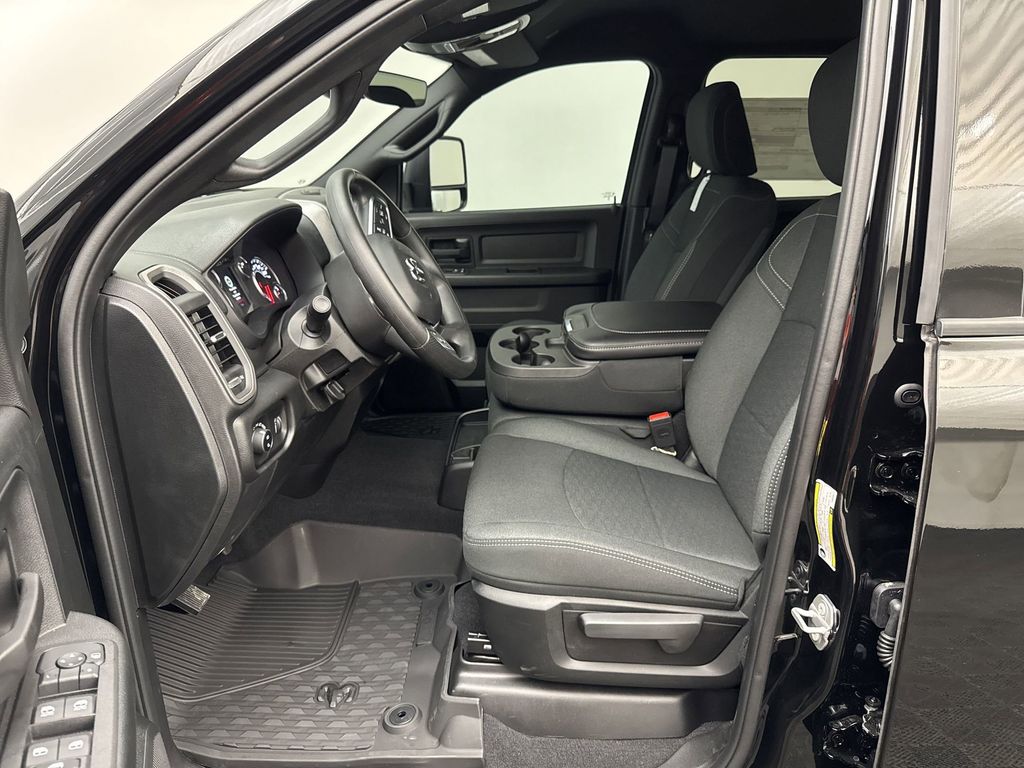 2025 Ram 2500 Tradesman photo 4