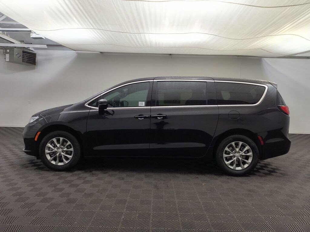 New 2026 Chrysler Pacifica Limited Passenger Van