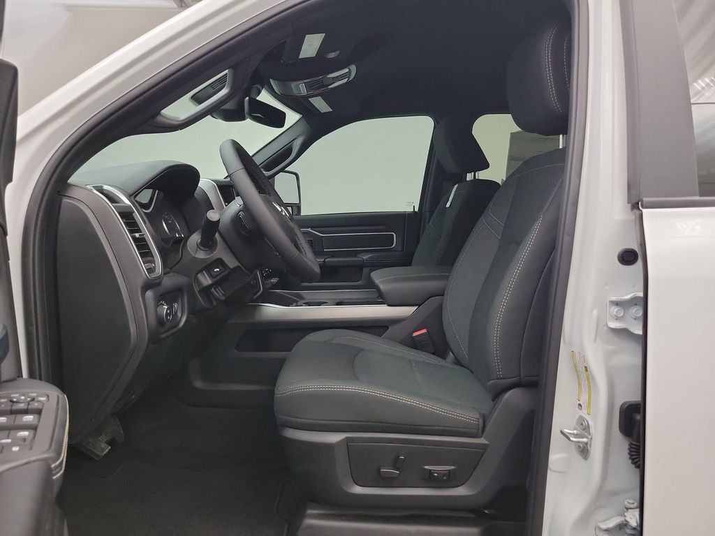2025 Ram 2500 Big Horn photo 4