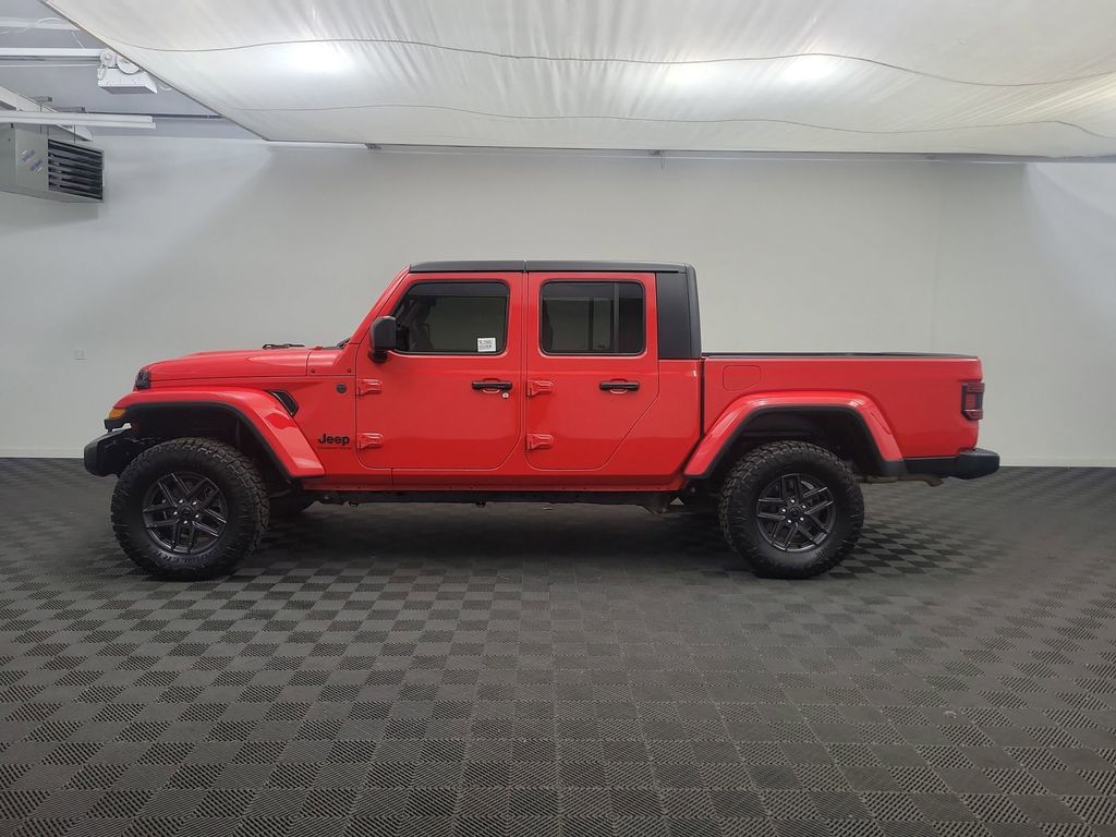 2024 Jeep Gladiator Sport photo 2