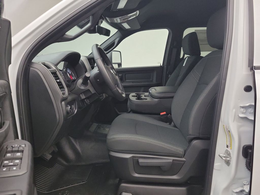 2026 Ram 5500 Tradesman photo 4