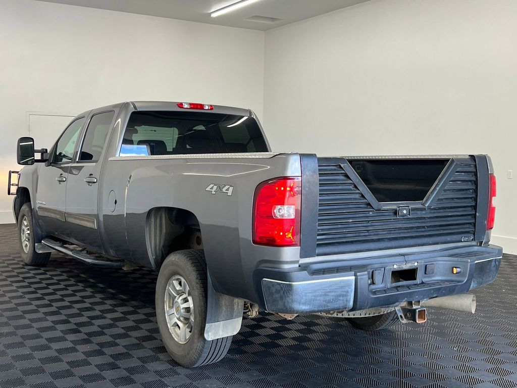 2009 Chevrolet Silverado 3500HD LTZ photo 2