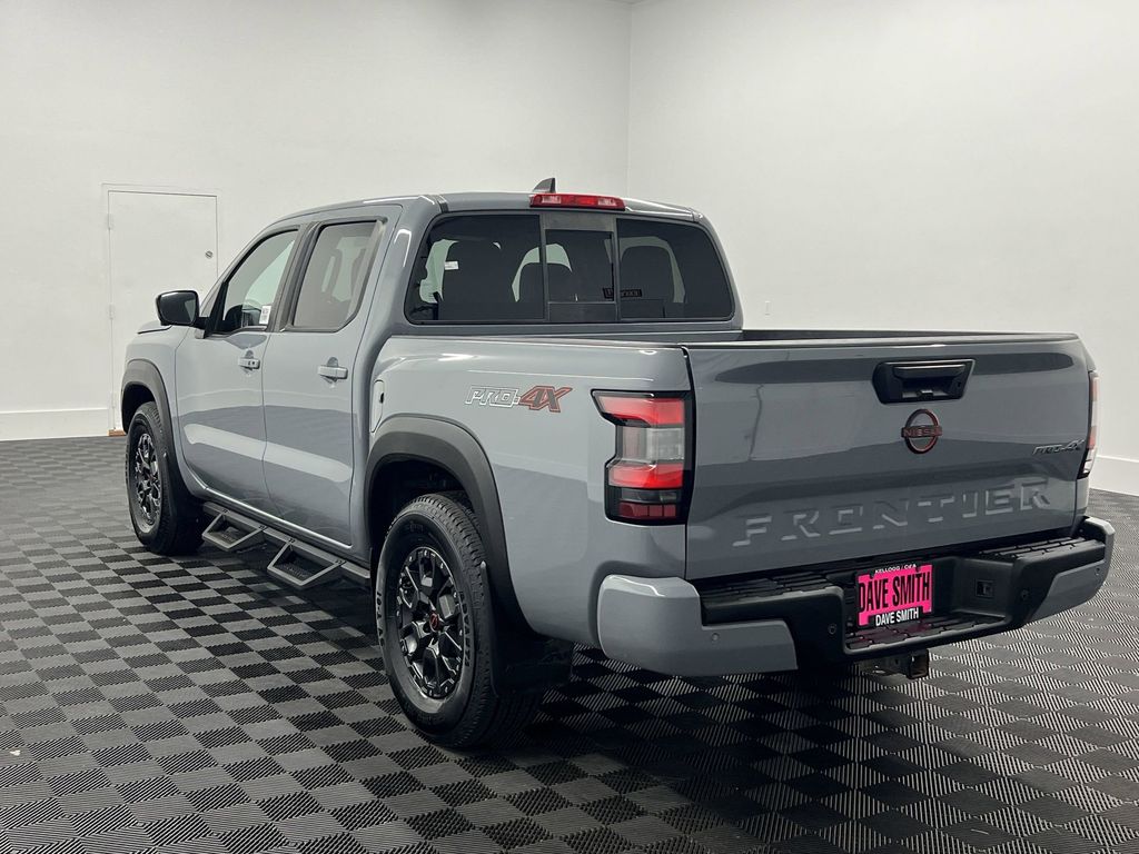 2022 Nissan Frontier PRO-4X photo 3