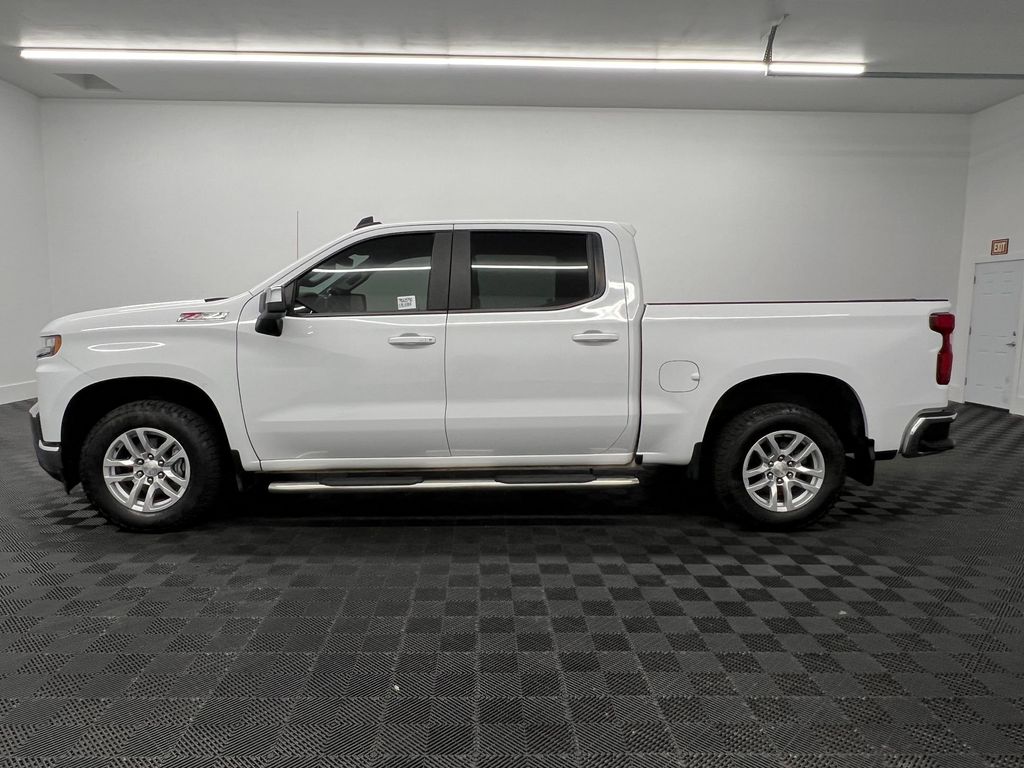 2021 Chevrolet Silverado 1500 LT photo 2