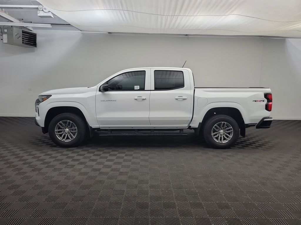 2025 Chevrolet Colorado Work Truck LT photo 2