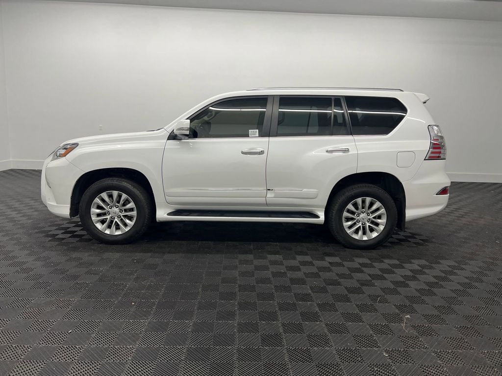 2018 Lexus GX 460 photo 2