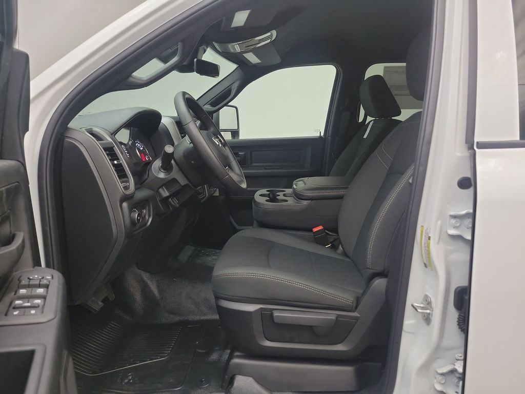 2026 Ram 5500 Tradesman photo 4