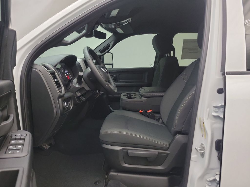 2026 Ram 3500 Tradesman photo 4