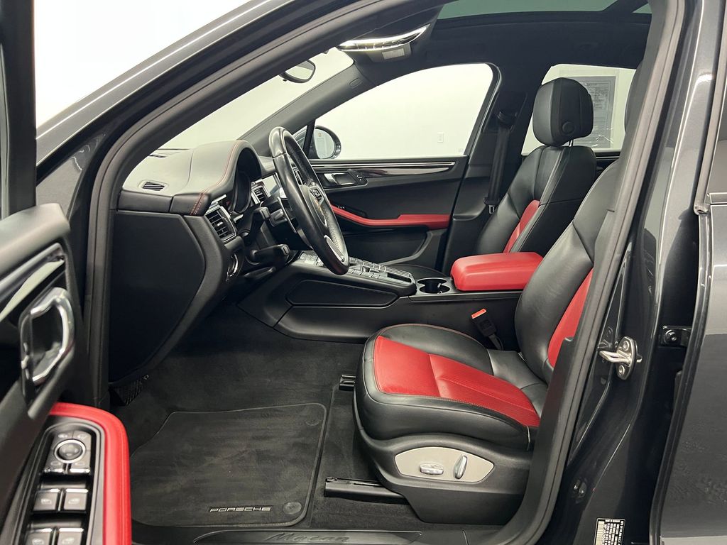 2017 Porsche Macan Base photo 4