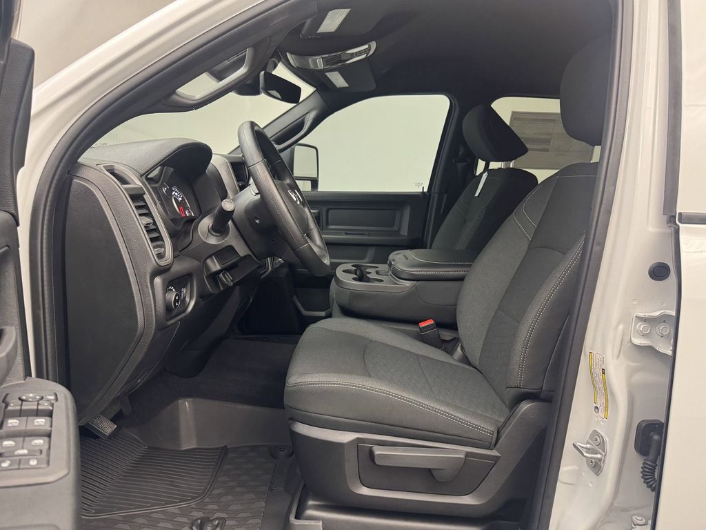 2025 Ram 3500 Tradesman photo 4