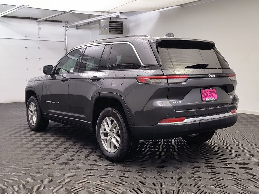 2025 Jeep Grand Cherokee Laredo X photo 3