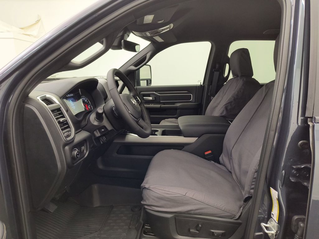 2025 Ram 3500 Big Horn photo 4