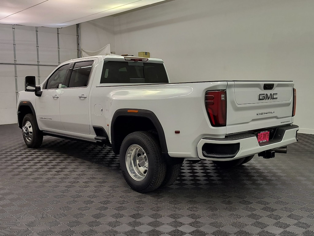 New 2026 GMC Sierra 3500 Denali Ultimate DRW Crew Cab