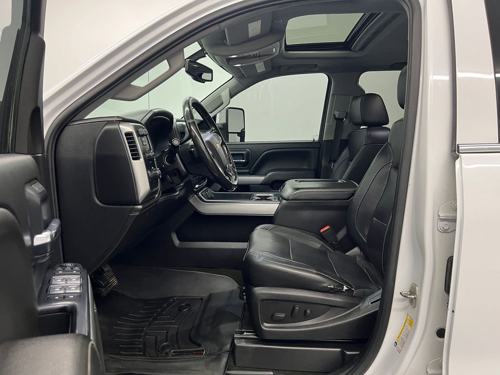 2018 Chevrolet Silverado 2500HD LTZ photo 4