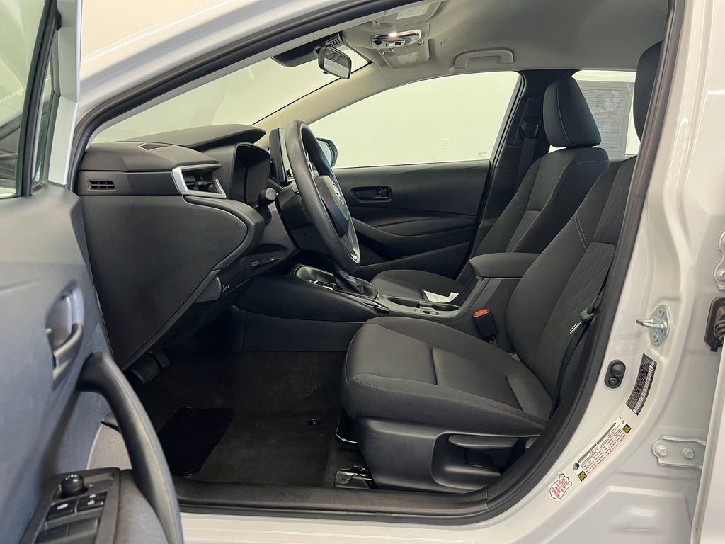 2024 Toyota Corolla LE photo 4