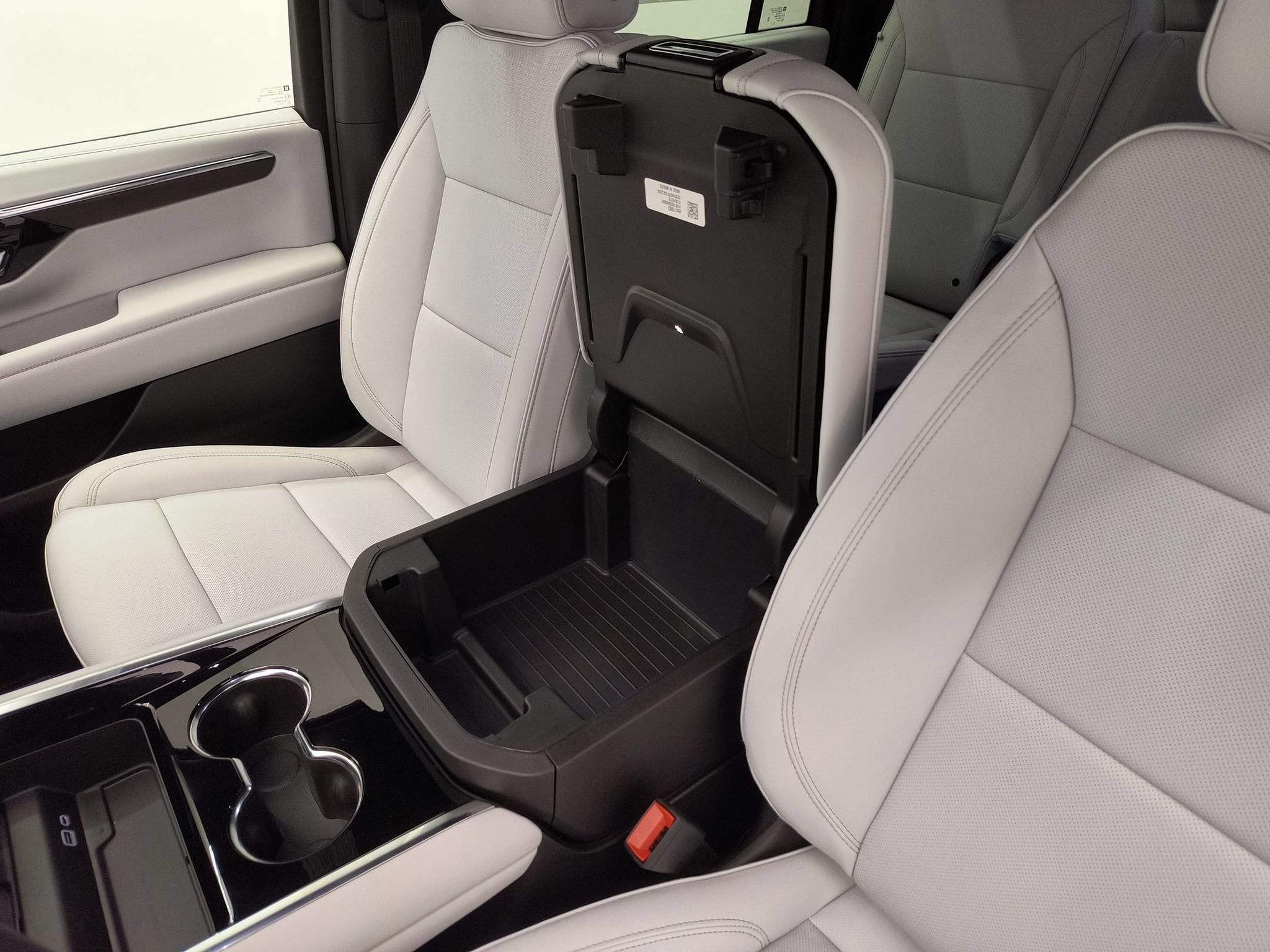 2026 Chevrolet Suburban Premier - Photo 29