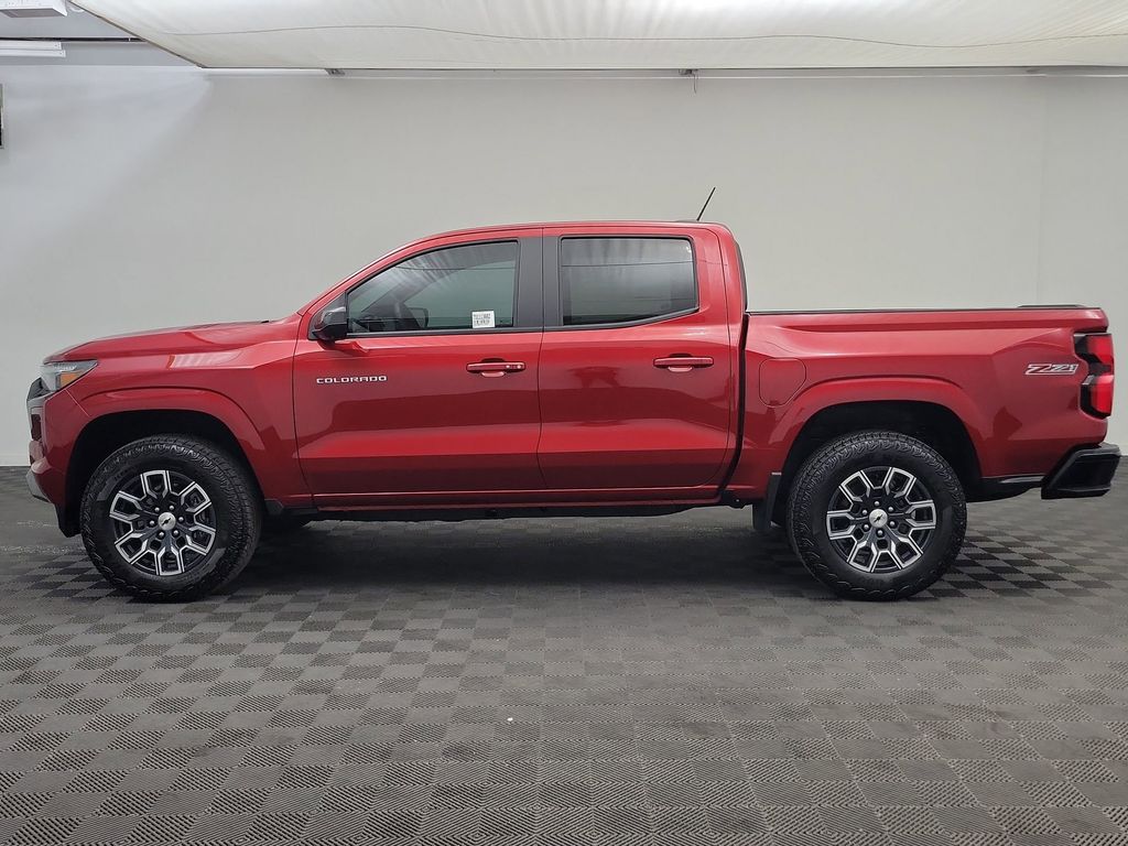 2025 Chevrolet Colorado Z71 photo 2
