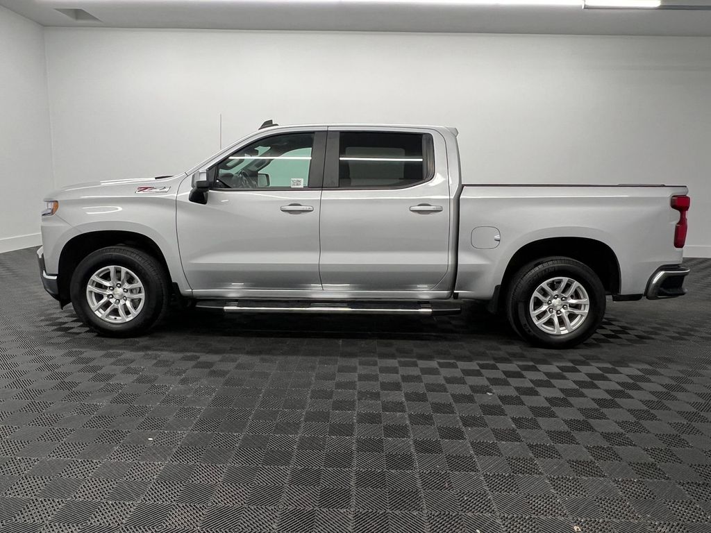 2019 Chevrolet Silverado 1500 LT photo 2