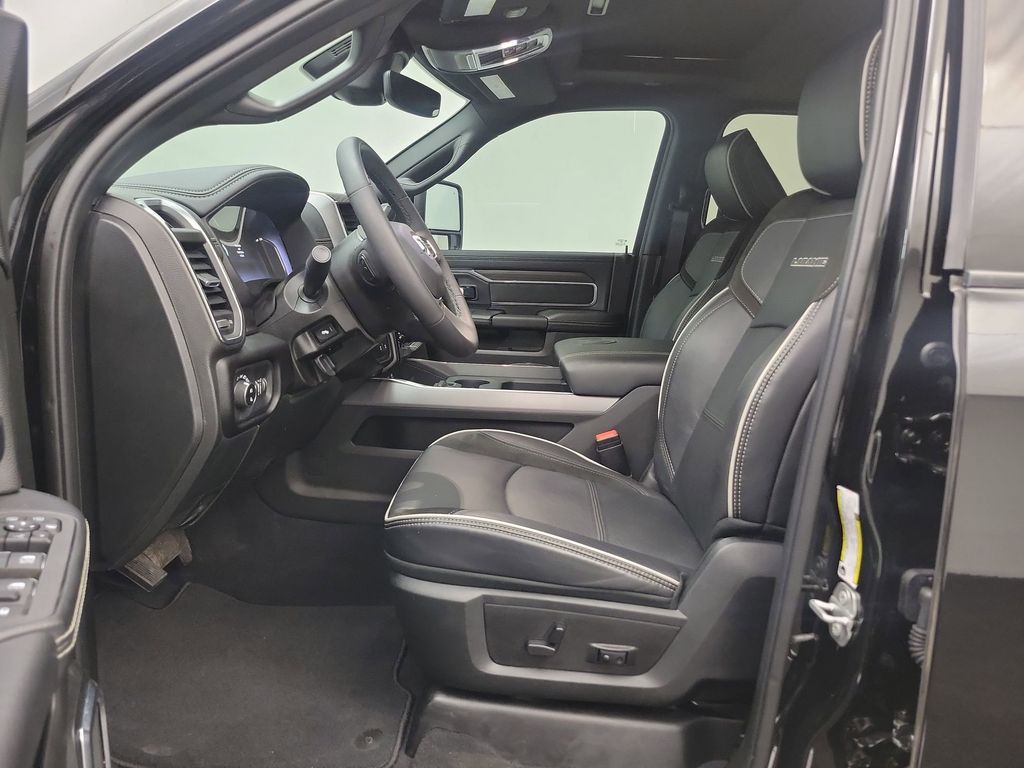 2025 Ram 3500 Laramie photo 4