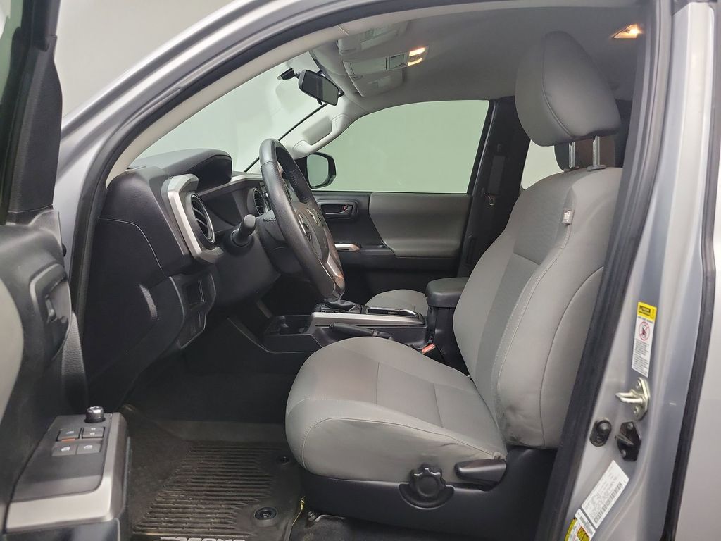 2017 Toyota Tacoma SR5 photo 4