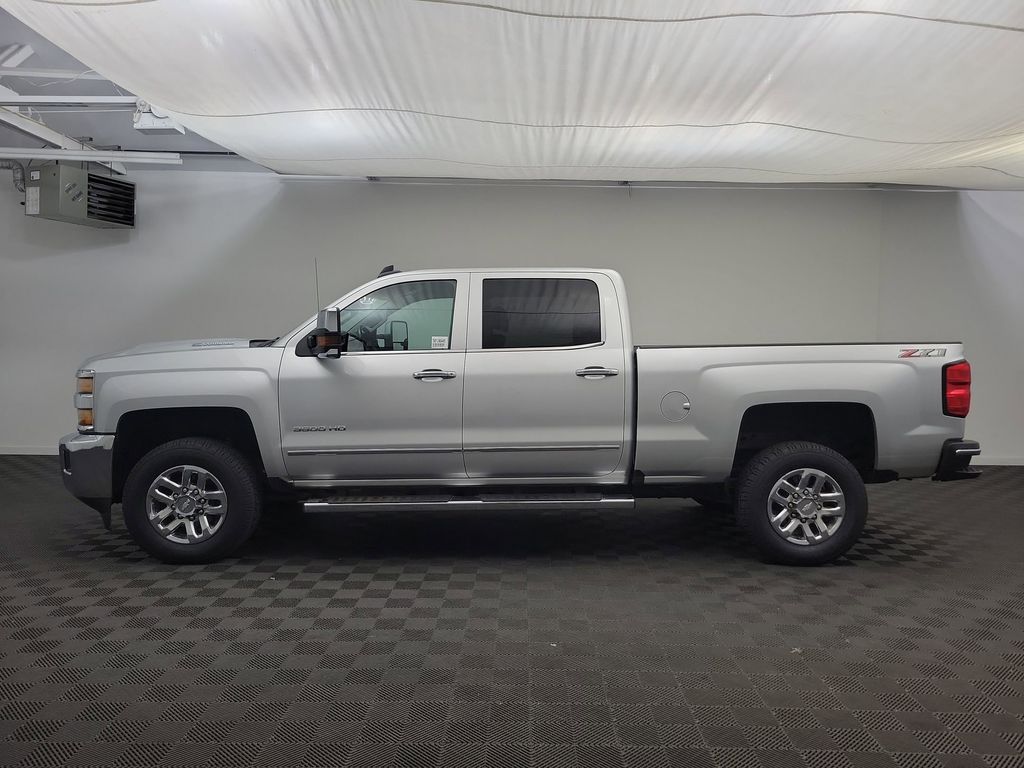 2019 Chevrolet Silverado 3500HD LTZ photo 2