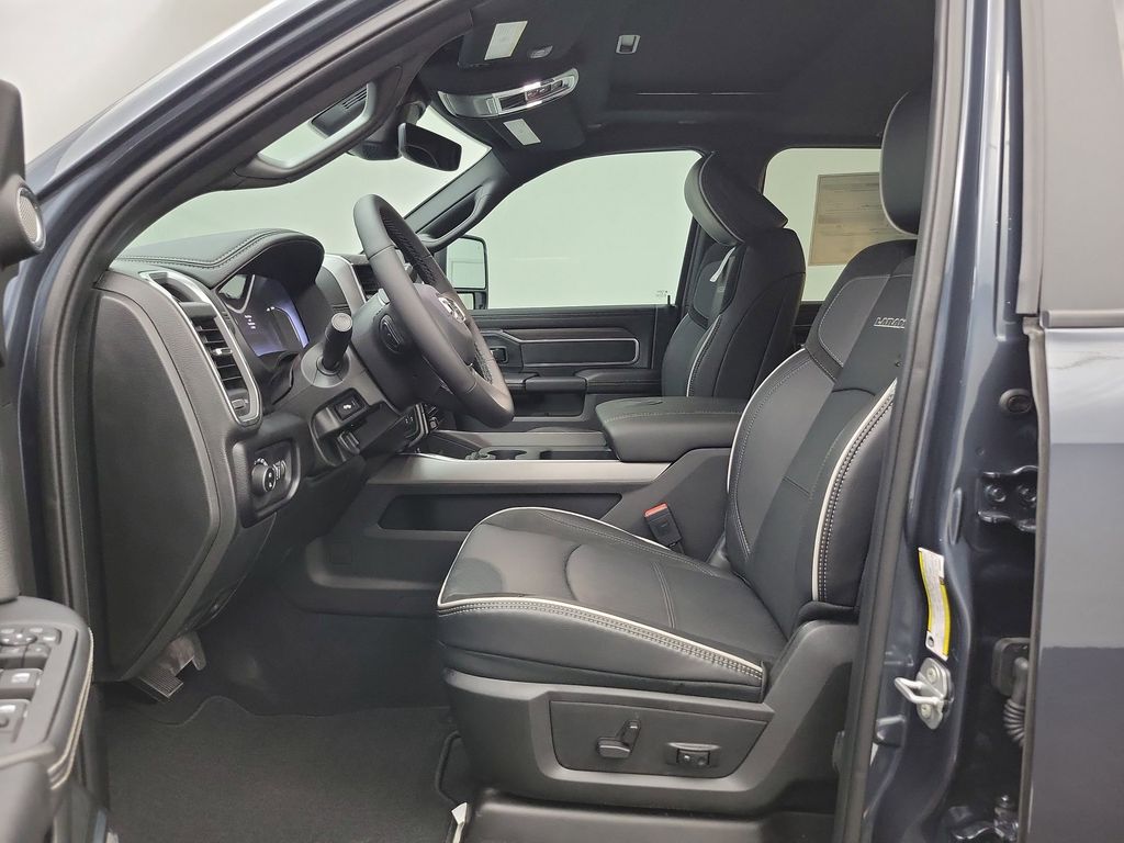 2025 Ram 2500 Laramie photo 4