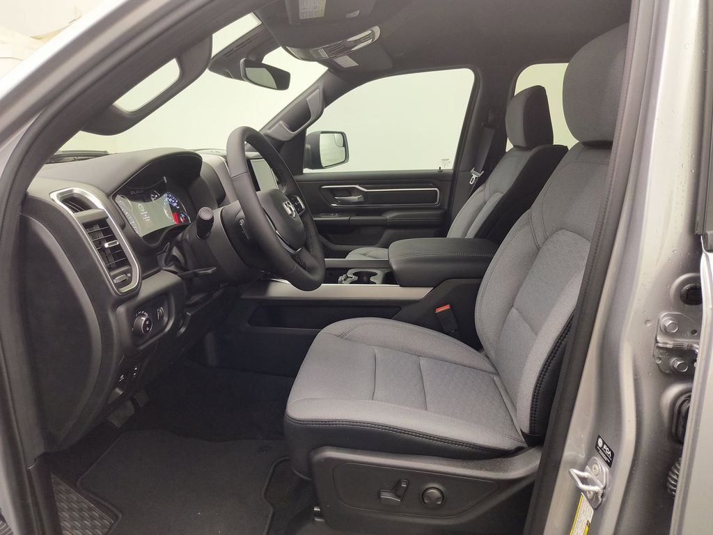 2025 Ram 1500 Big Horn photo 4