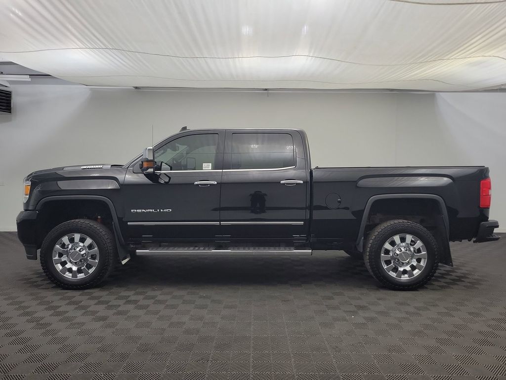 2018 Gmc Sierra 2500 Denali photo 2