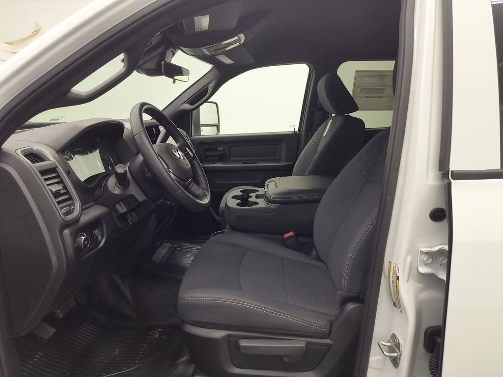 2025 Ram 3500 Tradesman photo 2