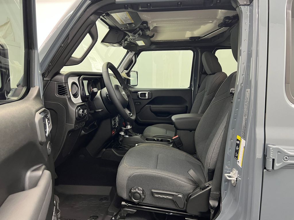 2025 Jeep Wrangler Sport photo 4