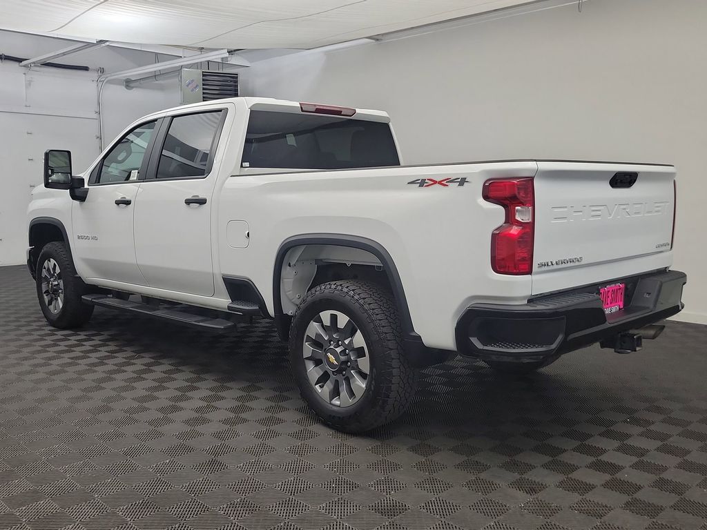 2025 Chevrolet Silverado 2500HD Custom photo 3