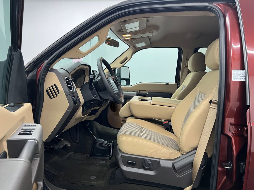 2016 Ford F-350 XLT photo 4