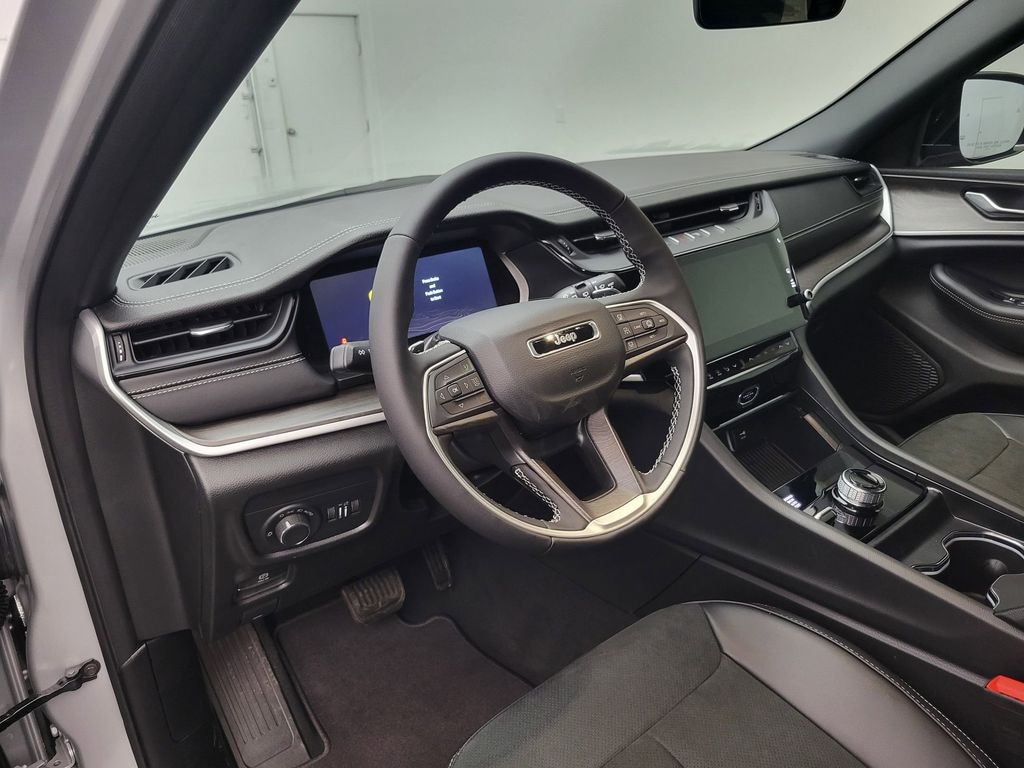 New 2026 Jeep Grand Cherokee Laredo Altitude Sport Utility