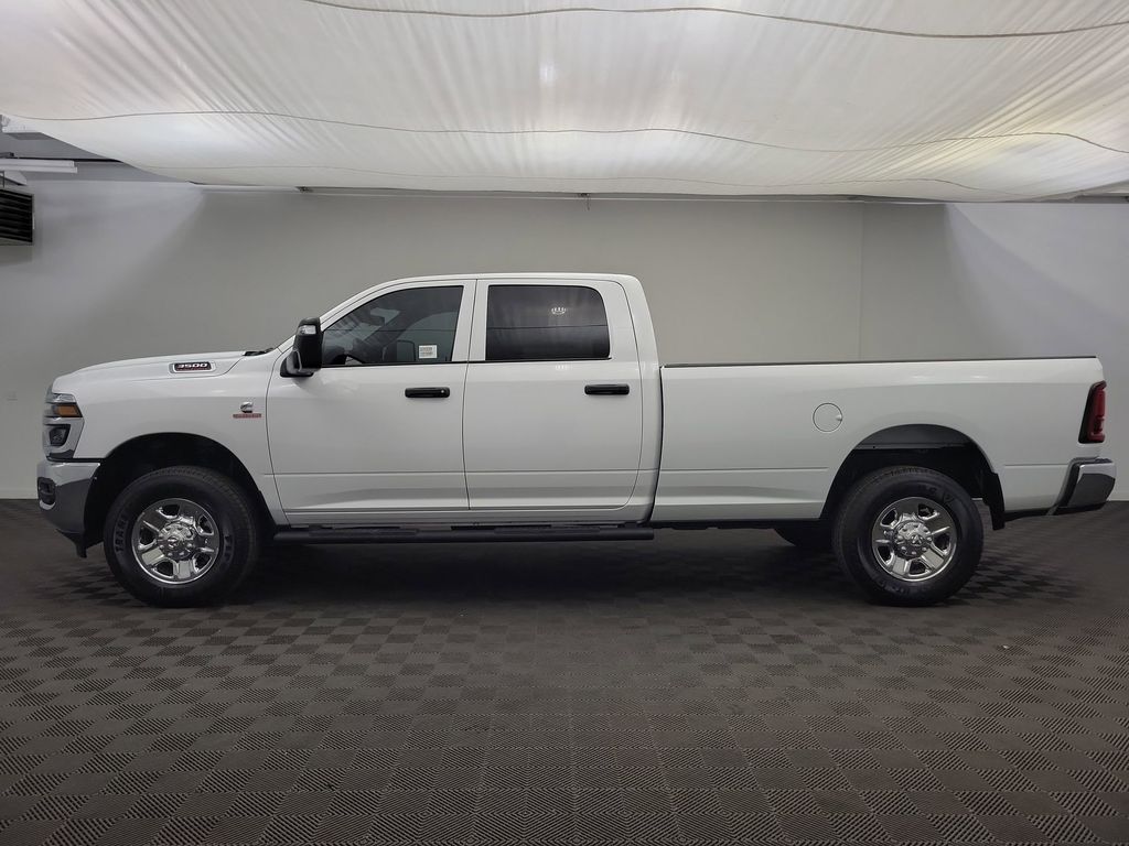 2025 Ram 3500 Tradesman photo 2