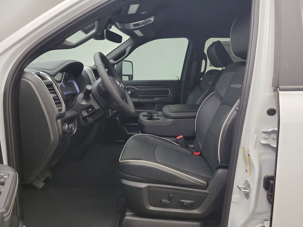 2025 Ram 3500 Laramie photo 4