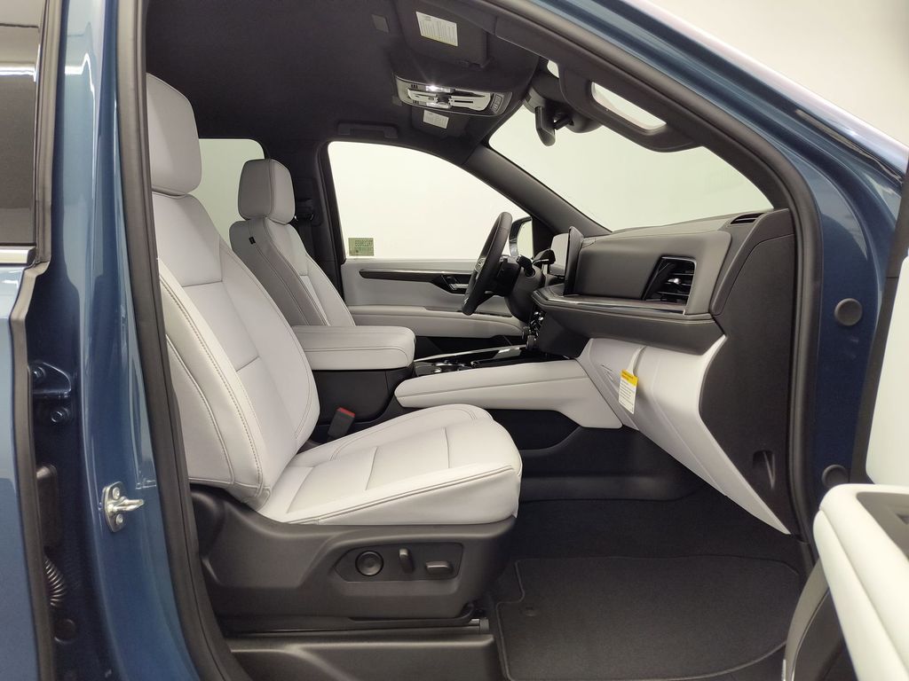 2026 Chevrolet Suburban Premier - Photo 31